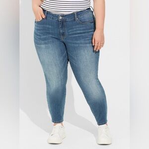 Torrid Classic Curvy Stretch Sky Blue Skinny Shaping Blue Denim Mid/High Jeans